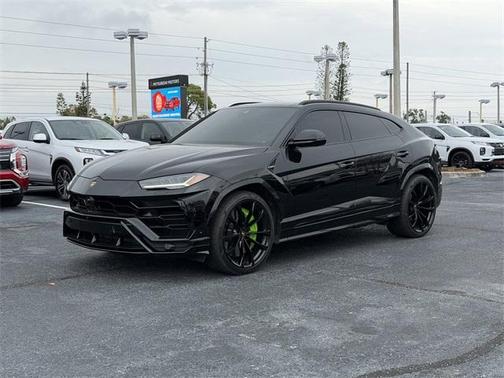 2022 Lamborghini Urus 