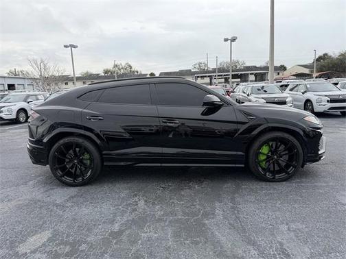 2022 Lamborghini Urus 
