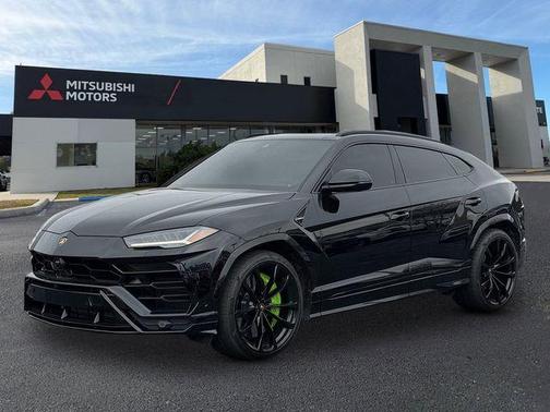 2022 Lamborghini Urus Pearl Capsule