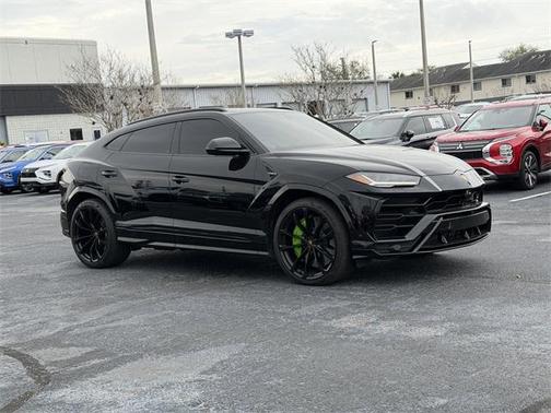 2022 Lamborghini Urus 
