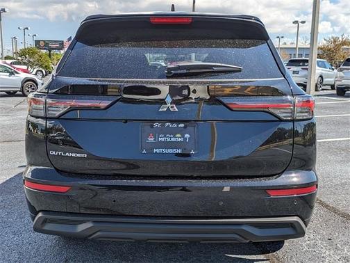 2025 Mitsubishi Outlander ES