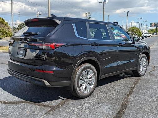 2025 Mitsubishi Outlander ES