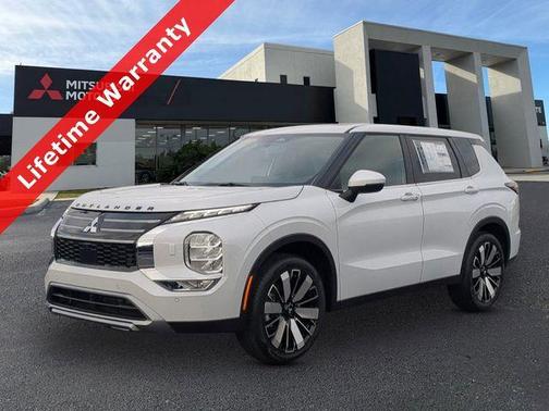 White 2026 Mitsubishi Outlander SE