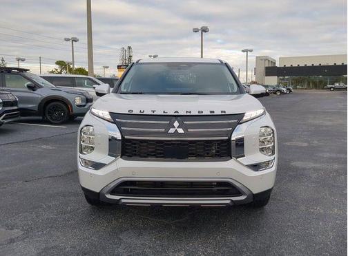 White 2026 Mitsubishi Outlander SE