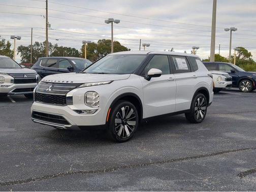 White 2026 Mitsubishi Outlander SE