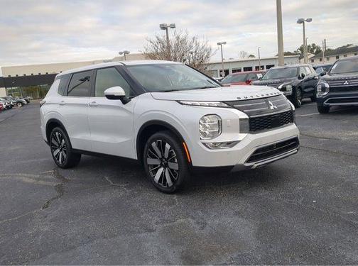 White 2026 Mitsubishi Outlander SE