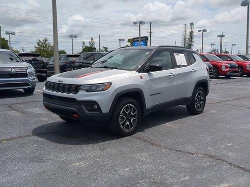 Silver Zynith 2025 Jeep Compass Trailhawk