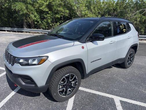 Silver Zynith 2025 Jeep Compass Trailhawk