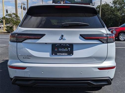 2025 Mitsubishi Outlander ES