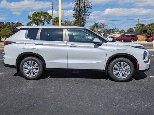 2025 Mitsubishi Outlander ES