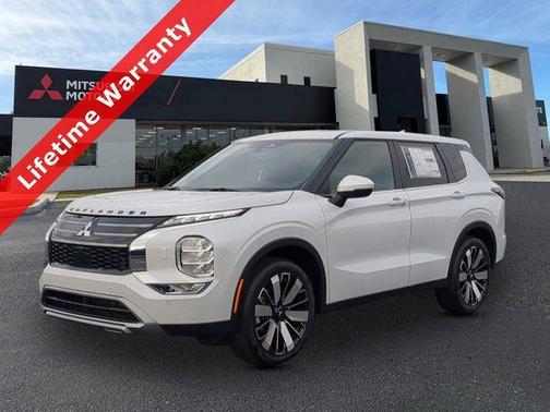 White 2026 Mitsubishi Outlander SE