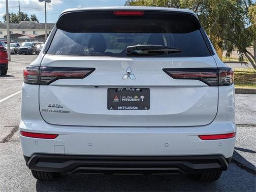 2025 Mitsubishi Outlander ES