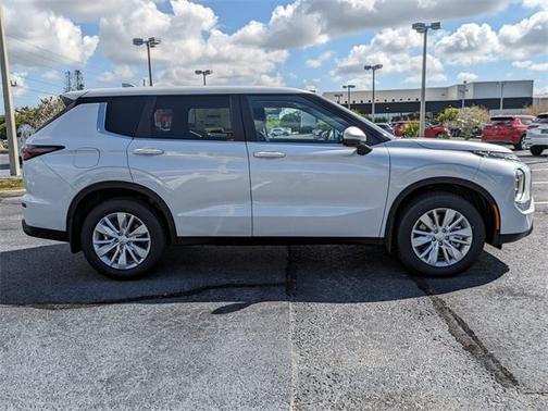 2025 Mitsubishi Outlander ES