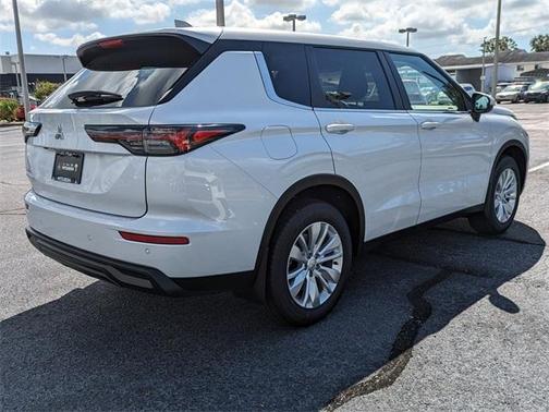 2025 Mitsubishi Outlander ES
