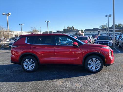 2026 Mitsubishi Outlander ES