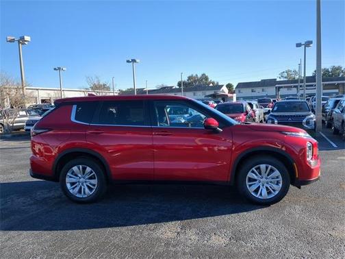 2026 Mitsubishi Outlander ES