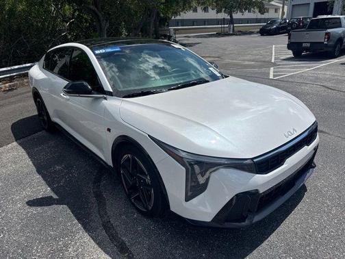 Snow White Pearl 2025 Kia K4 GT-Line