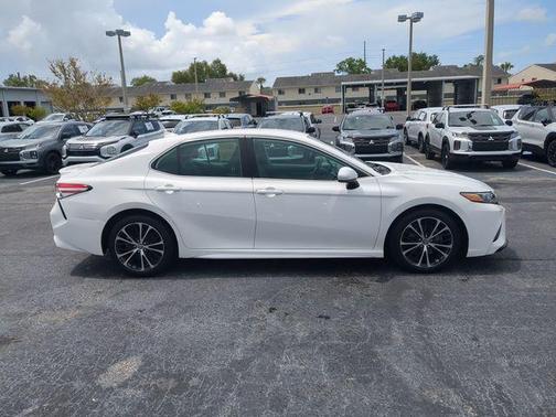 Super White 2020 Toyota Camry SE