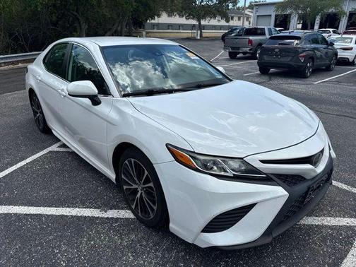 Super White 2020 Toyota Camry SE