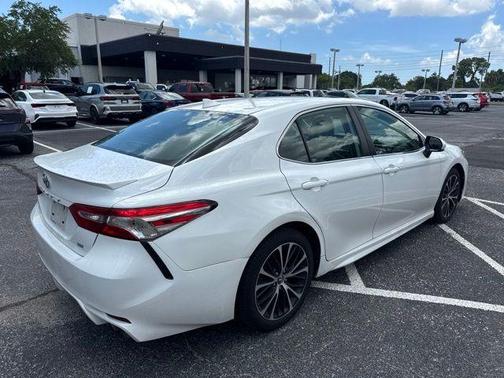 Super White 2020 Toyota Camry SE
