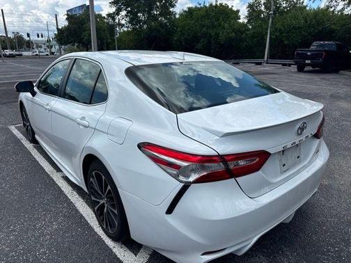 Super White 2020 Toyota Camry SE