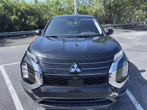 Black Diamond 2024 Mitsubishi Outlander ES