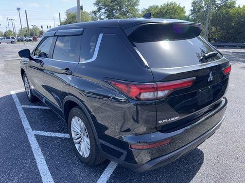 Black Diamond 2024 Mitsubishi Outlander ES