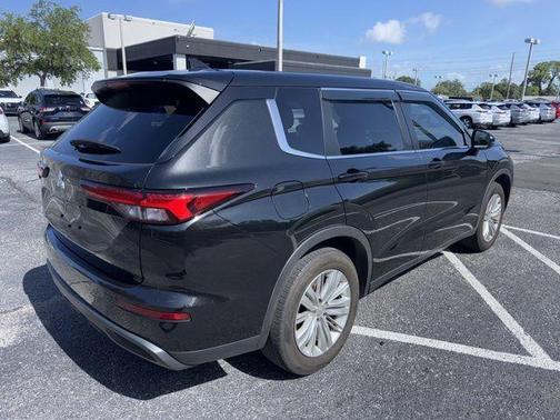 Black Diamond 2024 Mitsubishi Outlander ES