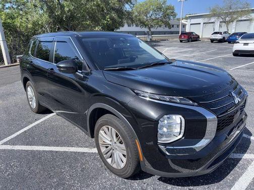 Black Diamond 2024 Mitsubishi Outlander ES
