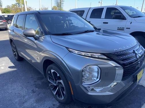 2022 Mitsubishi Outlander SE