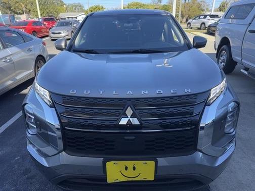 2022 Mitsubishi Outlander SE