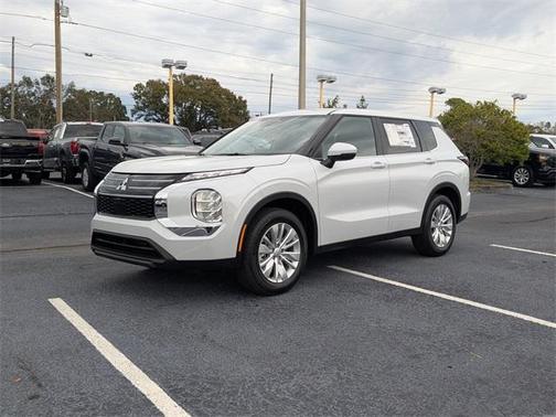 2026 Mitsubishi Outlander ES