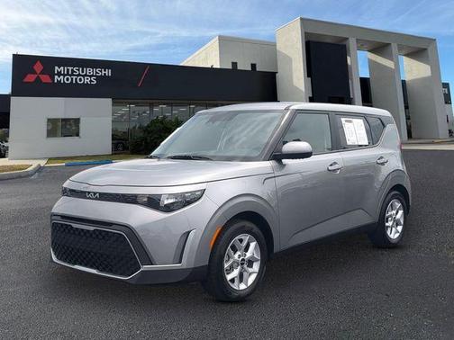 Gray 2025 Kia Soul LX
