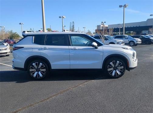 2026 Mitsubishi Outlander SE
