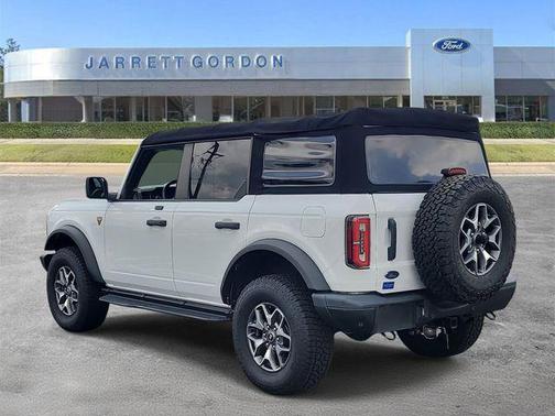 Oxford White 2022 Ford Bronco Badlands