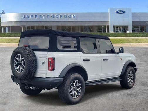 Oxford White 2022 Ford Bronco Badlands