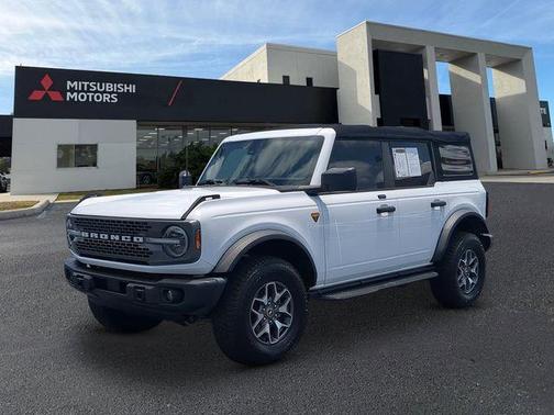 Oxford White 2022 Ford Bronco Badlands