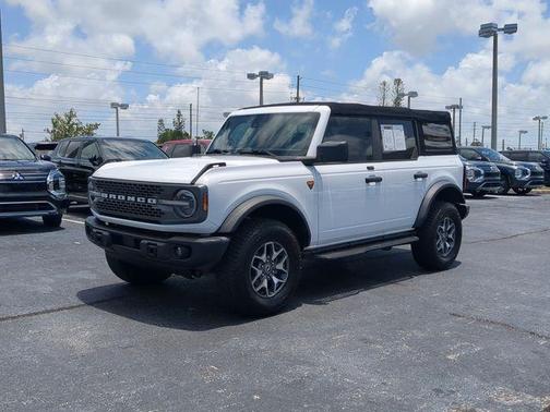 Oxford White 2022 Ford Bronco Badlands