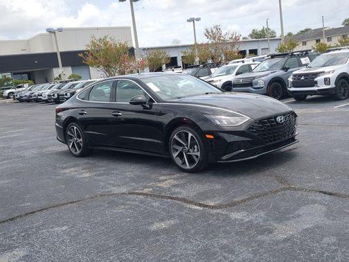 Phantom Black 2022 Hyundai SONATA SEL Plus