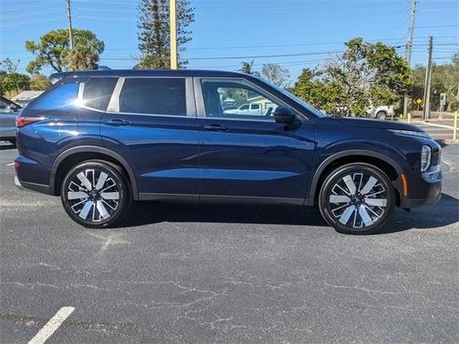 2025 Mitsubishi Outlander SE