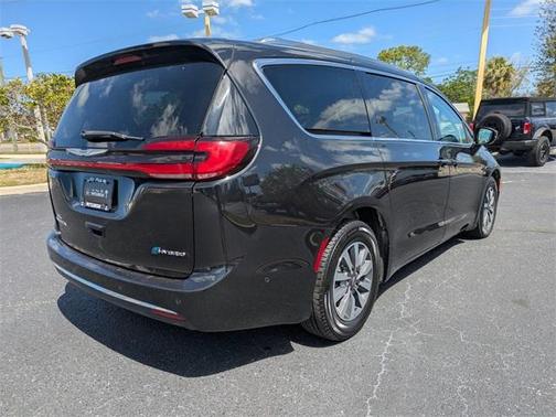 2021 Chrysler Pacifica Hybrid Touring L