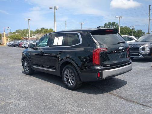Ebony Black 2024 Kia Telluride LX
