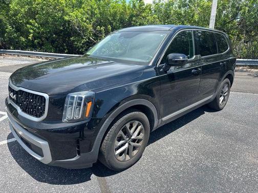 Ebony Black 2024 Kia Telluride LX
