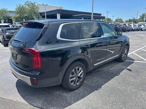 Ebony Black 2024 Kia Telluride LX