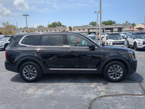 Ebony Black 2024 Kia Telluride LX