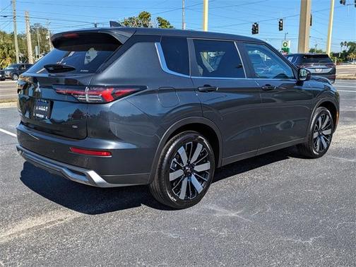 2025 Mitsubishi Outlander SE