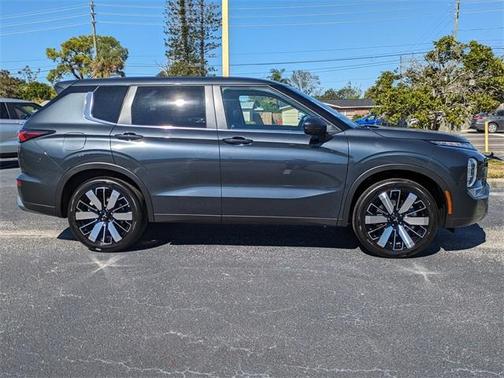 2025 Mitsubishi Outlander SE