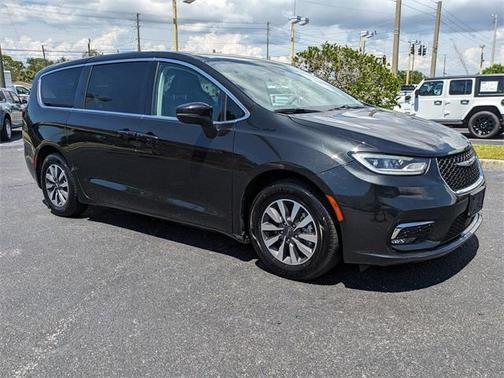 2023 Chrysler Pacifica Hybrid Touring L