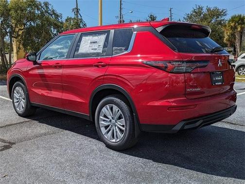 2025 Mitsubishi Outlander ES