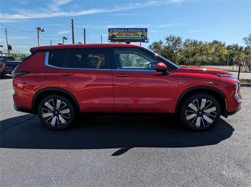 2025 Mitsubishi Outlander SE